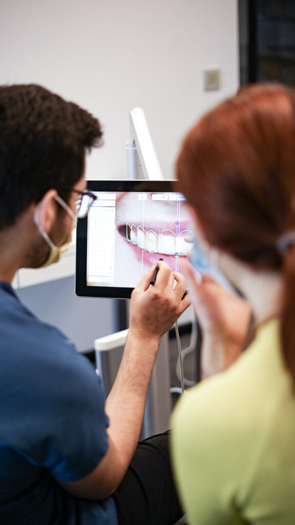 стоит имплантация зубов в Турции